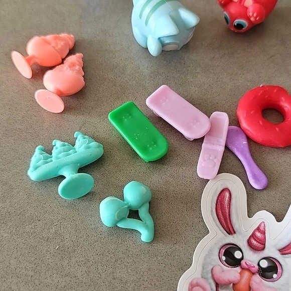 ✨️SOLD✨️Lost Kitties Collection x37 Lot - Picture 9 of 10